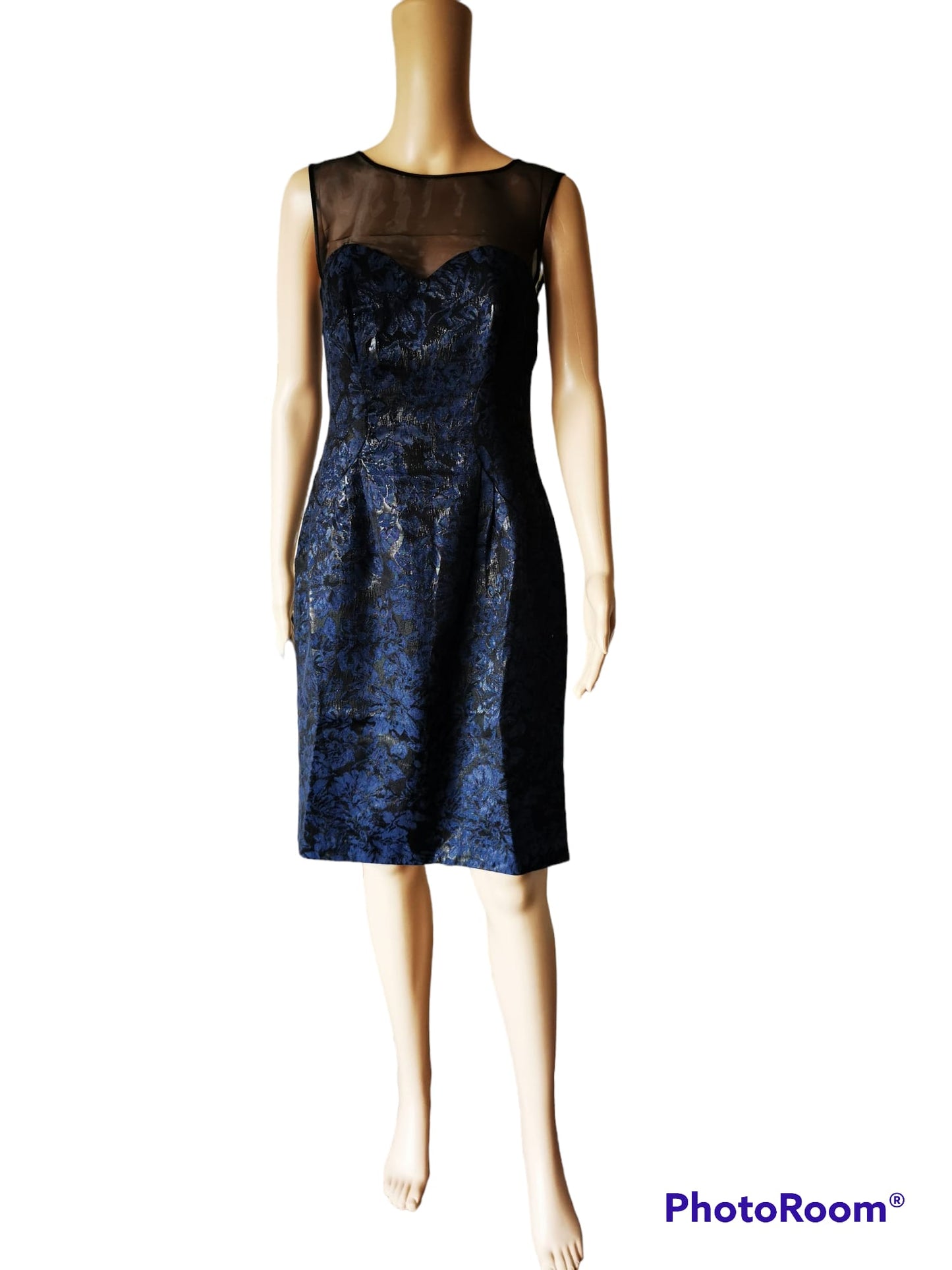 Elevate Your Style with Our Elegant Ladies Party Dress (Size 10): Perfect for Special Occasions